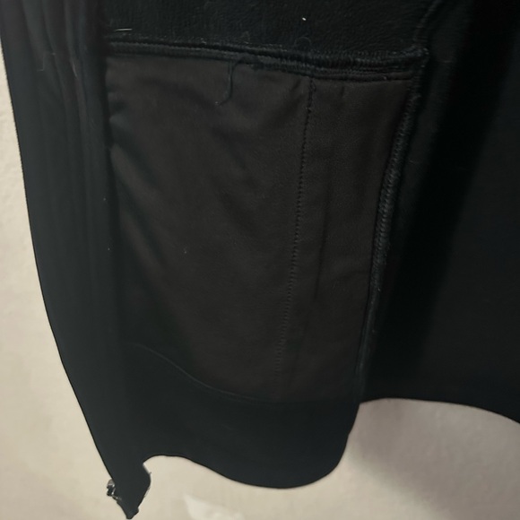 Boys Under Armour black jacket. Size Large - Picture 7 of 8